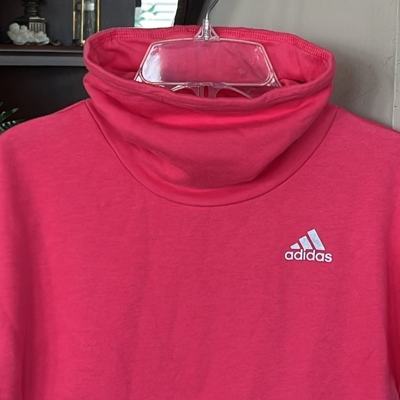 Brand New Adidas Girls Short Sleeve Sweatshirt 3 Stripes Pink Metallic Logo - Picture 2 of 12